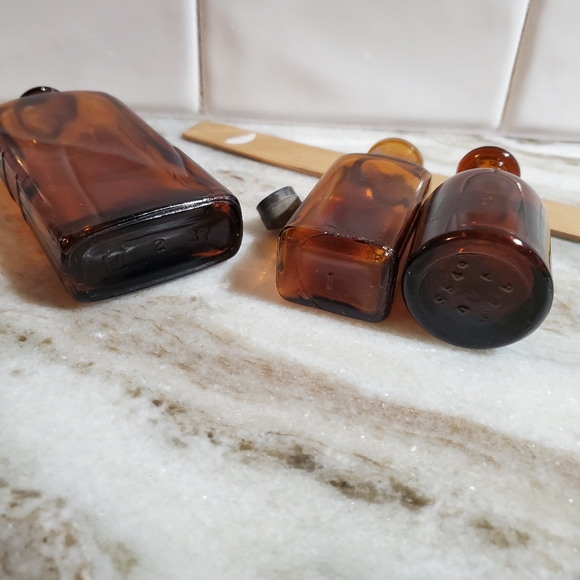 SOLD⚜❤⚜VintageSOLD Amber Bottles - Picture 8 of 8